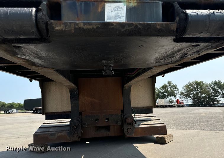 image for item MV9016 2005 Fontaine Specialized  353WDMR lowboy equipment trailer