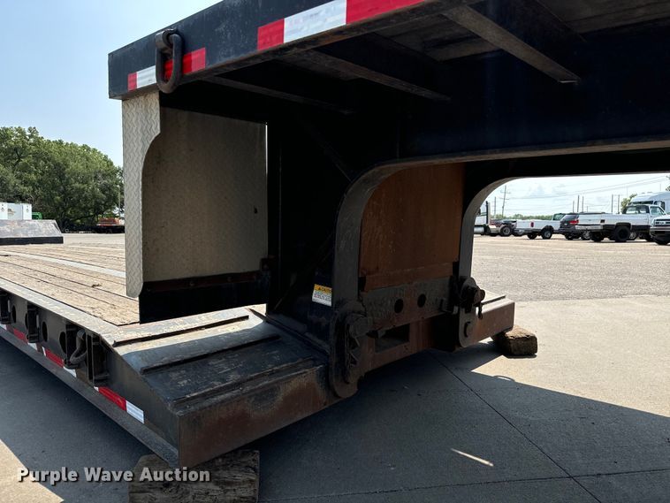 image for item MV9016 2005 Fontaine Specialized  353WDMR lowboy equipment trailer