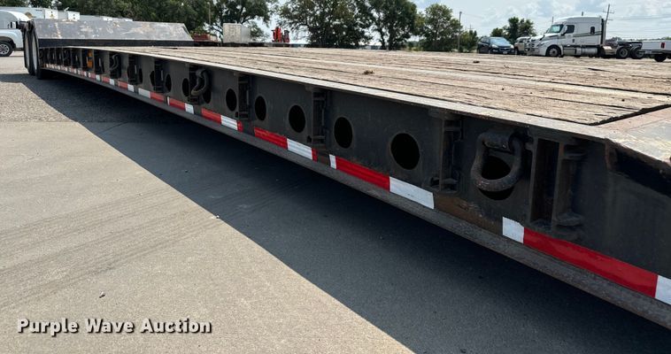 image for item MV9016 2005 Fontaine Specialized  353WDMR lowboy equipment trailer