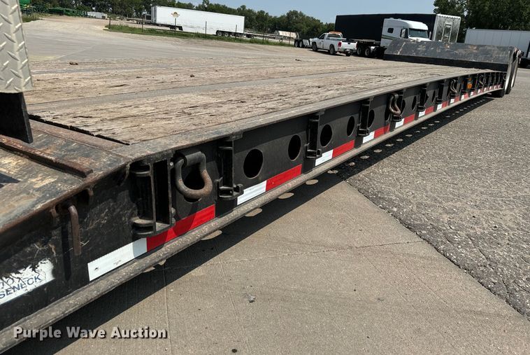 image for item MV9016 2005 Fontaine Specialized  353WDMR lowboy equipment trailer