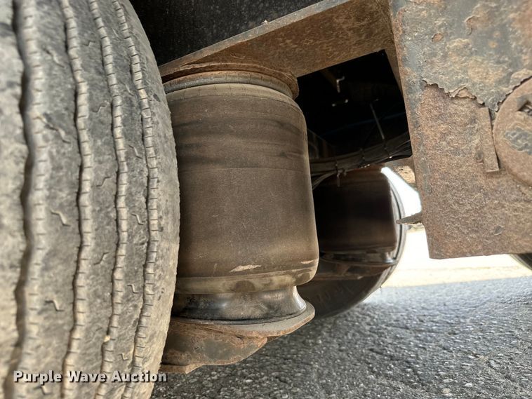 image for item MV9016 2005 Fontaine Specialized  353WDMR lowboy equipment trailer