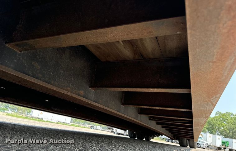 image for item MV9016 2005 Fontaine Specialized  353WDMR lowboy equipment trailer