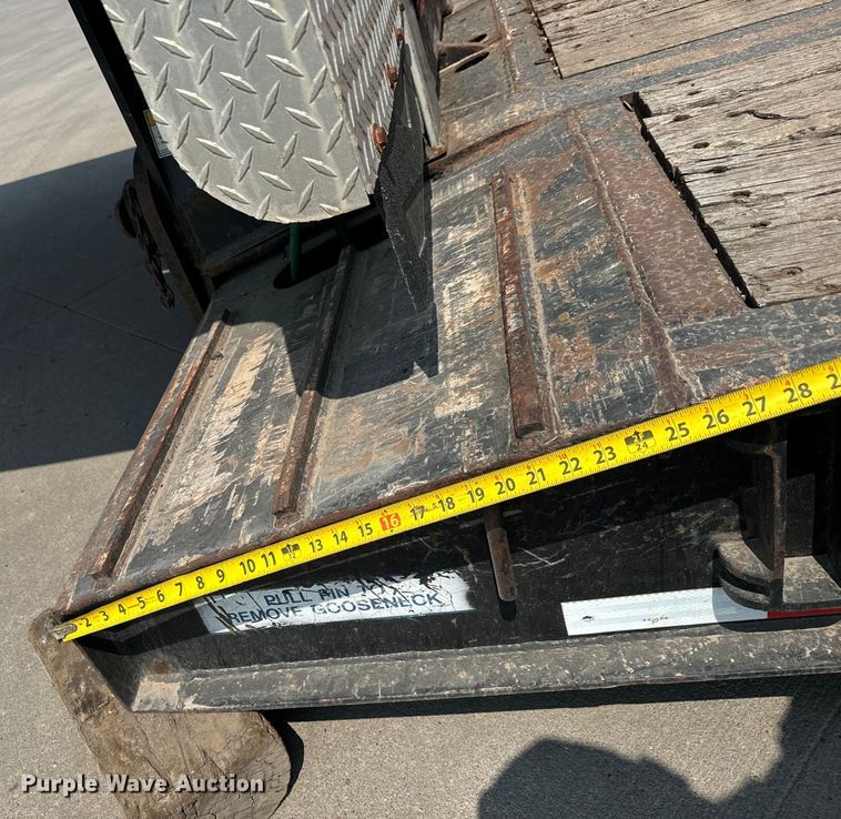 image for item MV9016 2005 Fontaine Specialized  353WDMR lowboy equipment trailer