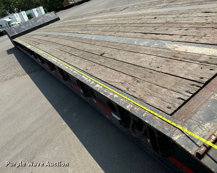 image for item MV9016 2005 Fontaine Specialized  353WDMR lowboy equipment trailer