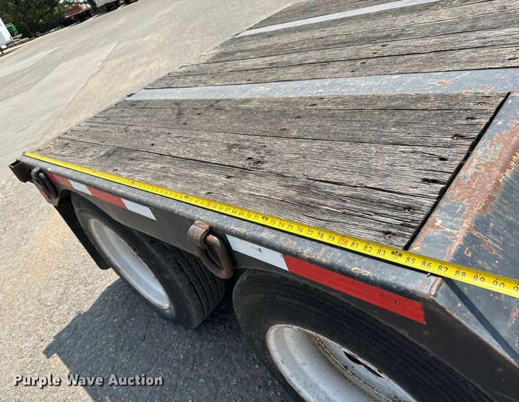 image for item MV9016 2005 Fontaine Specialized  353WDMR lowboy equipment trailer