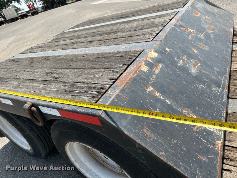 image for item MV9016 2005 Fontaine Specialized  353WDMR lowboy equipment trailer