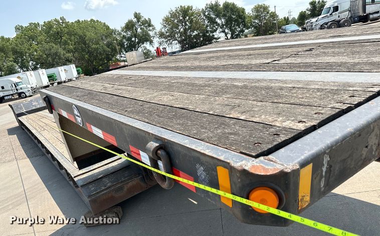 image for item MV9016 2005 Fontaine Specialized  353WDMR lowboy equipment trailer