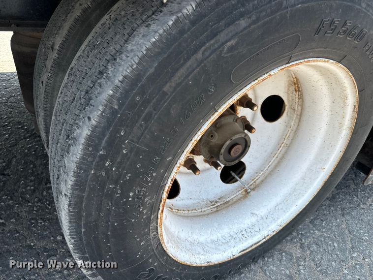 image for item MV9016 2005 Fontaine Specialized  353WDMR lowboy equipment trailer