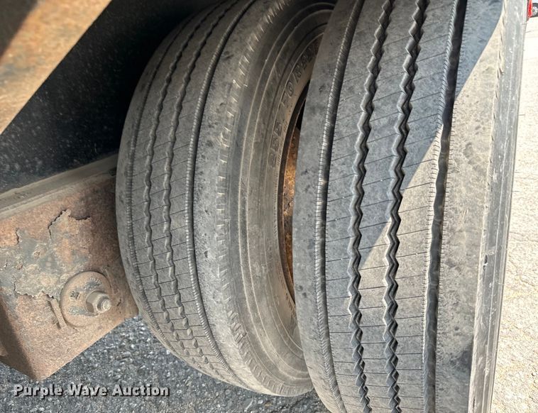 image for item MV9016 2005 Fontaine Specialized  353WDMR lowboy equipment trailer