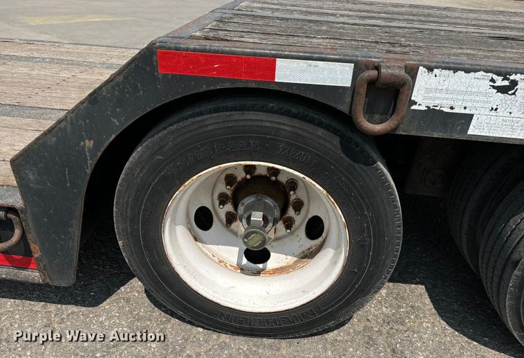 image for item MV9016 2005 Fontaine Specialized  353WDMR lowboy equipment trailer
