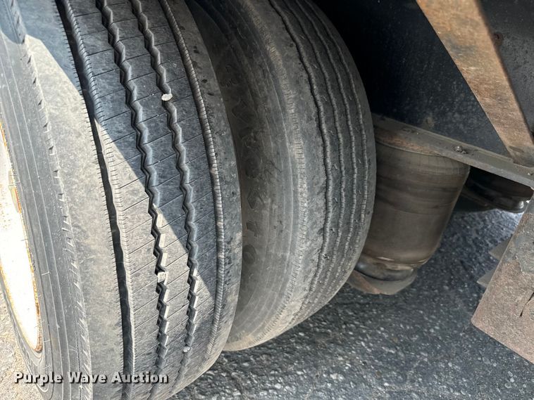 image for item MV9016 2005 Fontaine Specialized  353WDMR lowboy equipment trailer