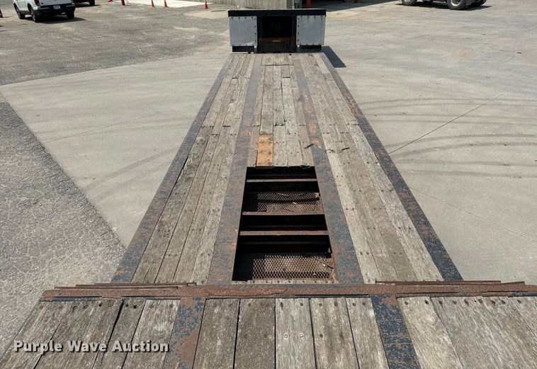 image for item MV9017 2008 XL Specialized XL70MFG lowboy equipment trailer