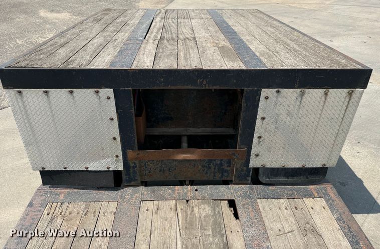 image for item MV9017 2008 XL Specialized XL70MFG lowboy equipment trailer