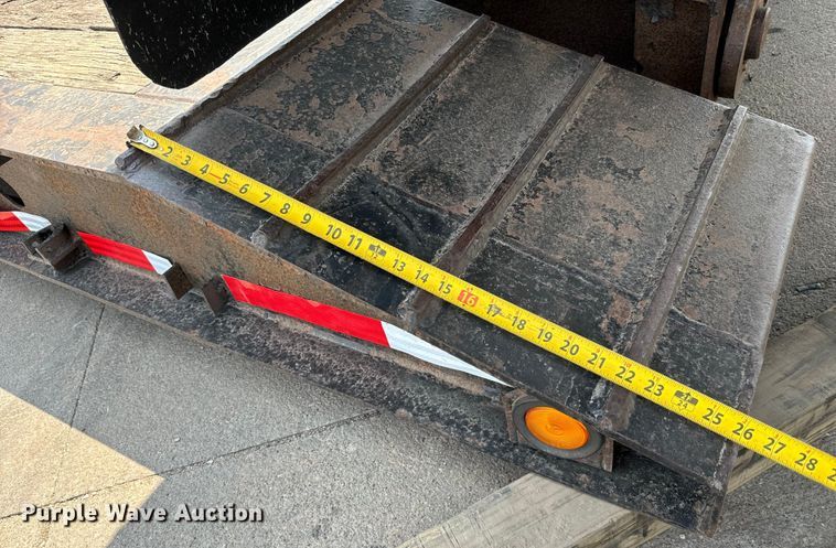 image for item MV9017 2008 XL Specialized XL70MFG lowboy equipment trailer