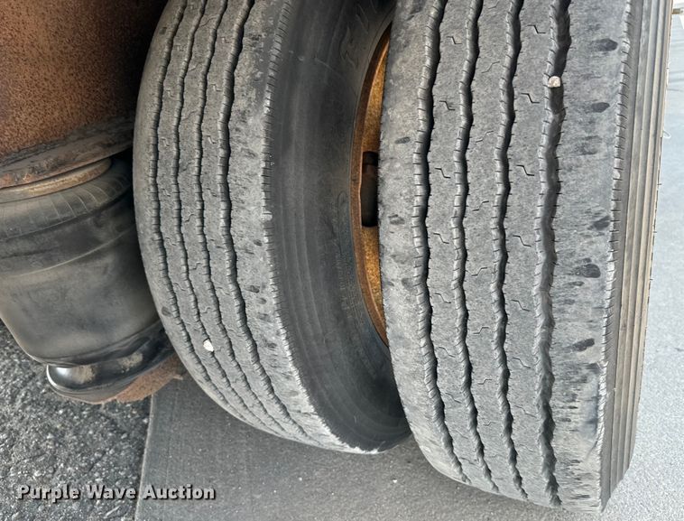 image for item MV9017 2008 XL Specialized XL70MFG lowboy equipment trailer