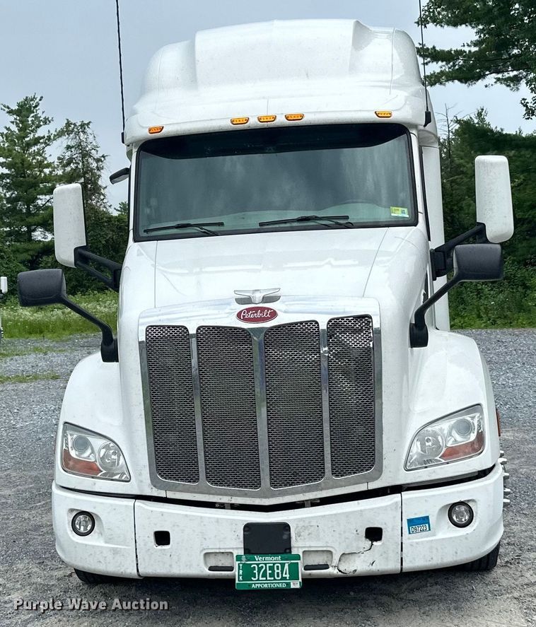 image for item NN9476 2019 Peterbilt  579 semi truck