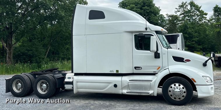 image for item NN9476 2019 Peterbilt  579 semi truck