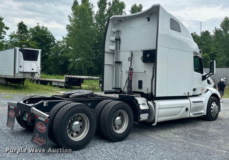 image for item NN9476 2019 Peterbilt  579 semi truck