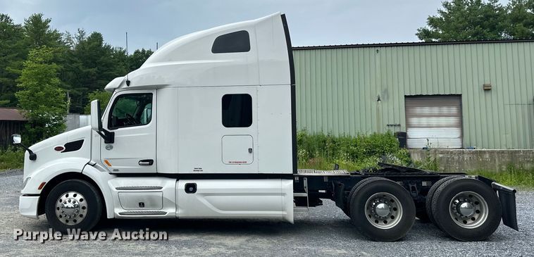 image for item NN9476 2019 Peterbilt  579 semi truck