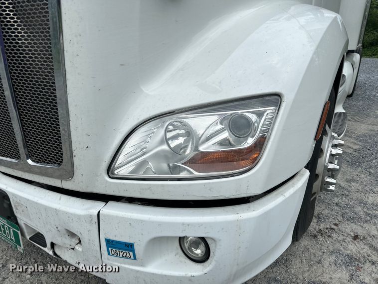 image for item NN9476 2019 Peterbilt  579 semi truck