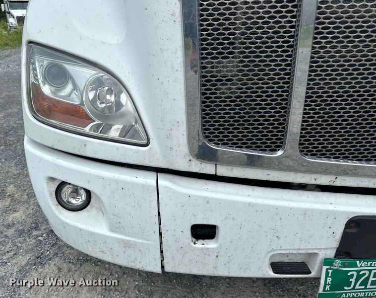 image for item NN9476 2019 Peterbilt  579 semi truck