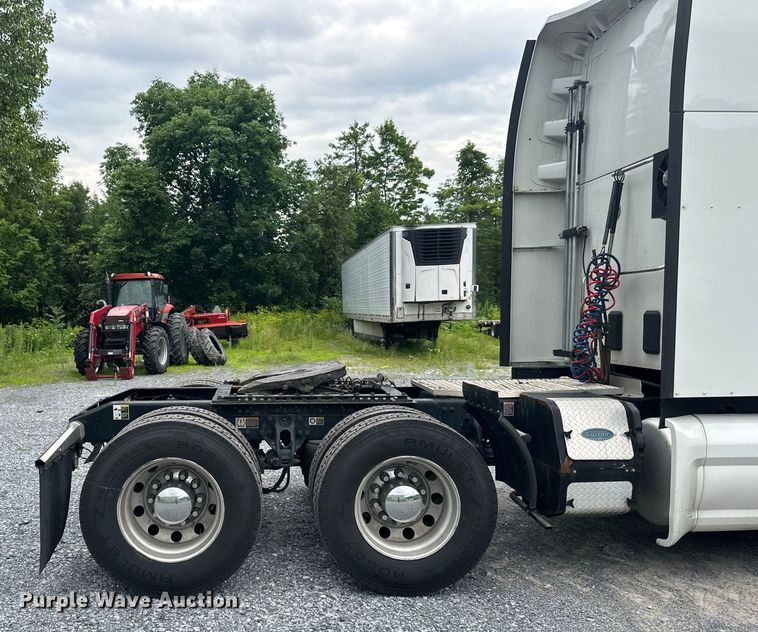 image for item NN9476 2019 Peterbilt  579 semi truck