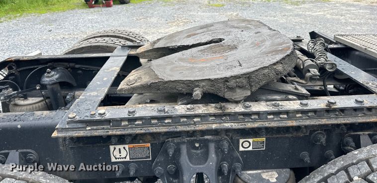 image for item NN9476 2019 Peterbilt  579 semi truck