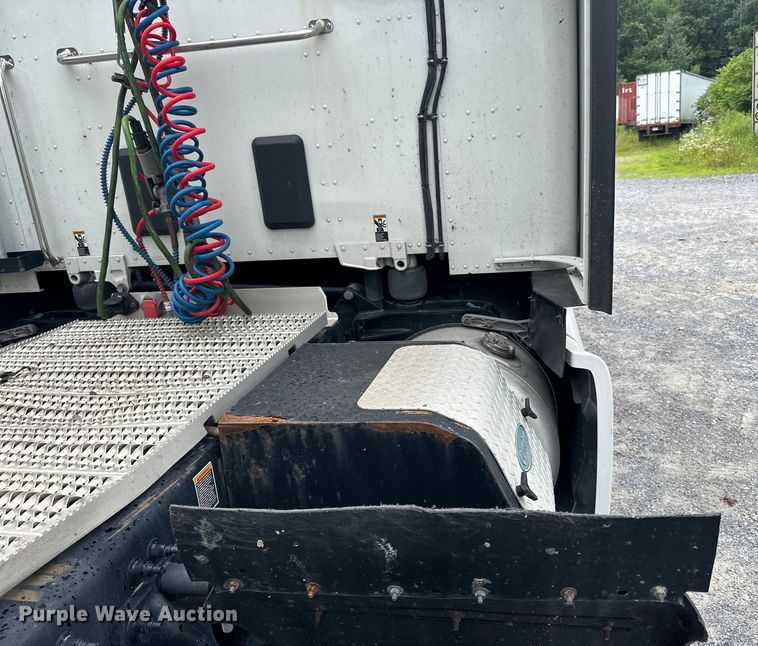 image for item NN9476 2019 Peterbilt  579 semi truck