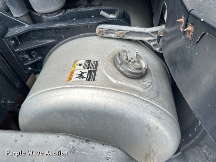 image for item NN9476 2019 Peterbilt  579 semi truck