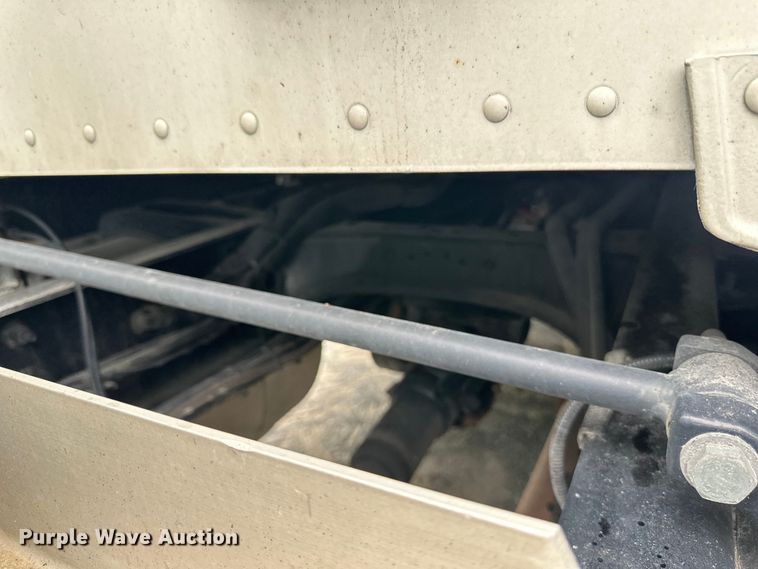 image for item NN9476 2019 Peterbilt  579 semi truck