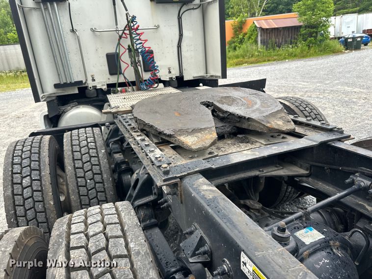 image for item NN9476 2019 Peterbilt  579 semi truck