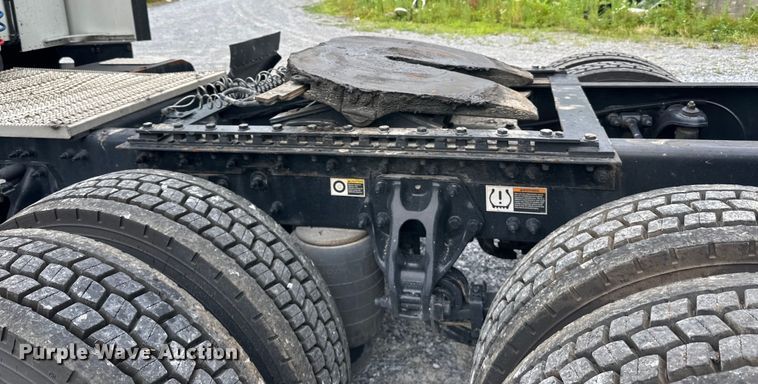 image for item NN9476 2019 Peterbilt  579 semi truck