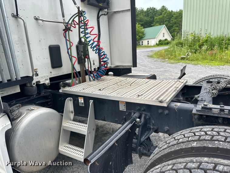 image for item NN9476 2019 Peterbilt  579 semi truck