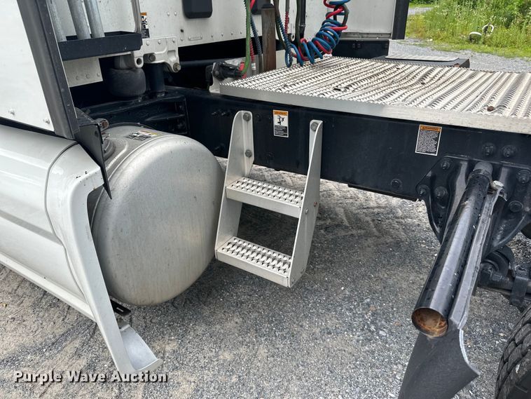 image for item NN9476 2019 Peterbilt  579 semi truck