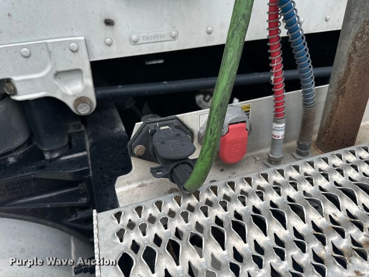 image for item NN9476 2019 Peterbilt  579 semi truck