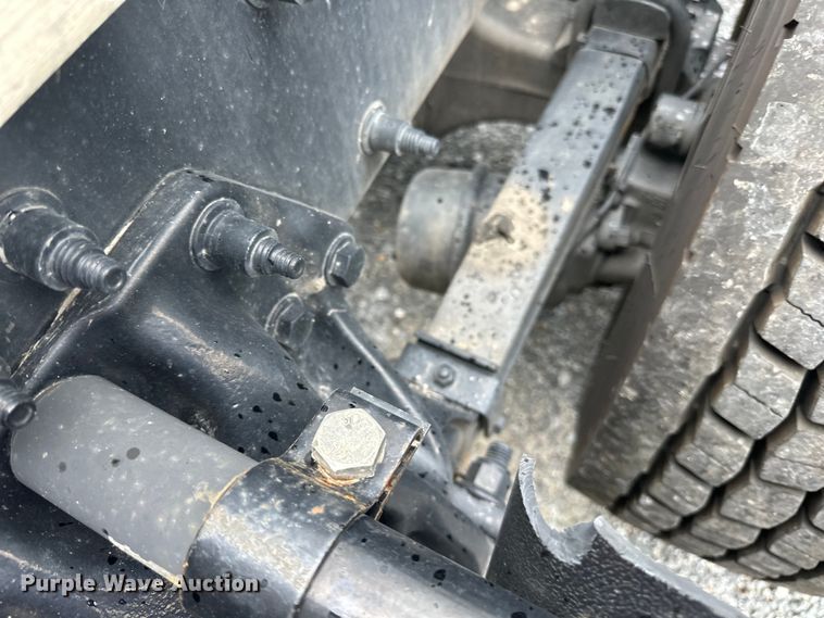 image for item NN9476 2019 Peterbilt  579 semi truck