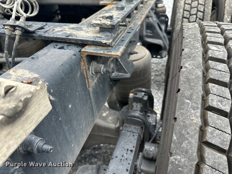 image for item NN9476 2019 Peterbilt  579 semi truck