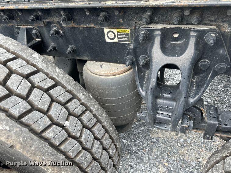 image for item NN9476 2019 Peterbilt  579 semi truck