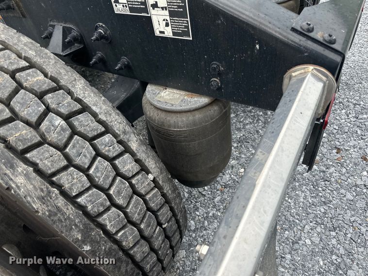 image for item NN9476 2019 Peterbilt  579 semi truck