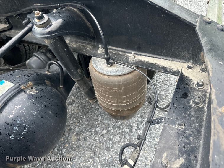 image for item NN9476 2019 Peterbilt  579 semi truck