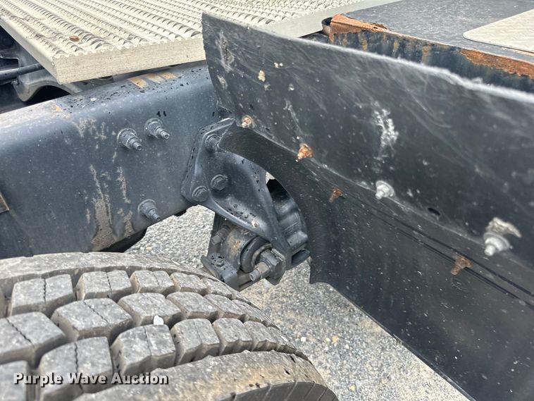 image for item NN9476 2019 Peterbilt  579 semi truck