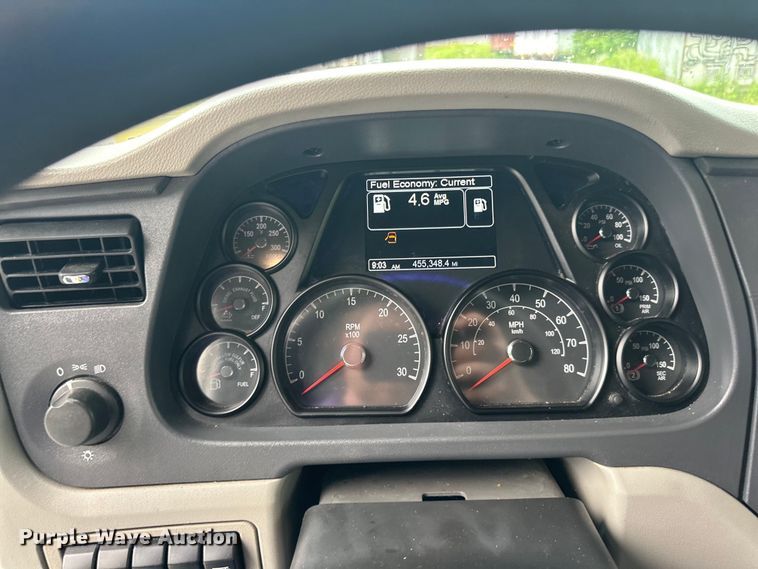 image for item NN9476 2019 Peterbilt  579 semi truck