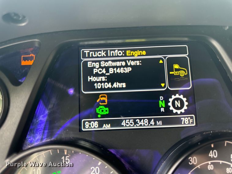 image for item NN9476 2019 Peterbilt  579 semi truck