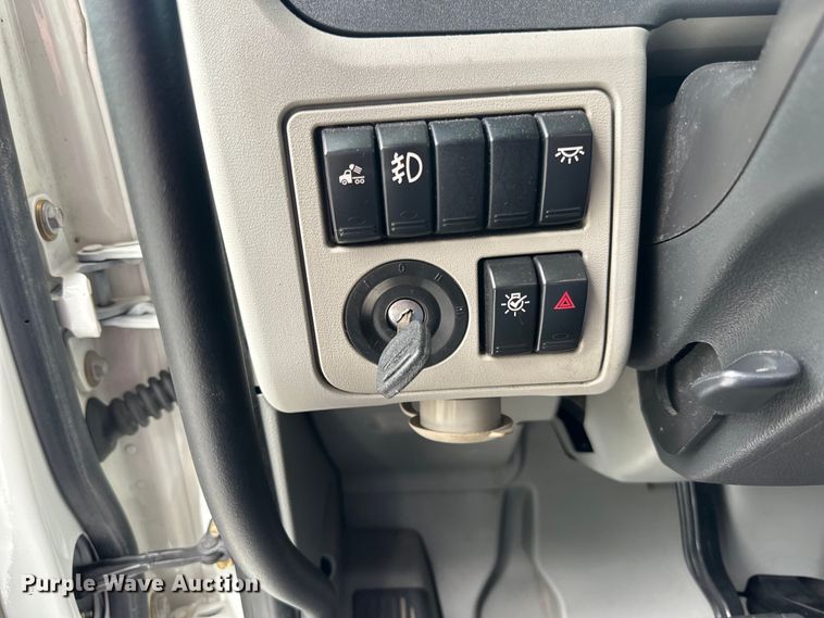 image for item NN9476 2019 Peterbilt  579 semi truck