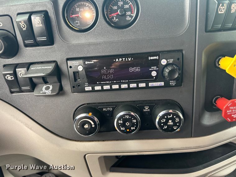 image for item NN9476 2019 Peterbilt  579 semi truck