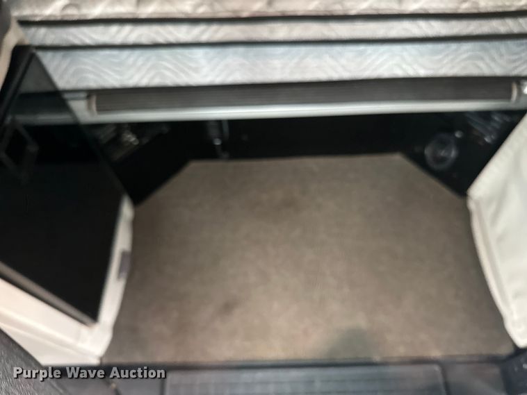 image for item NN9476 2019 Peterbilt  579 semi truck