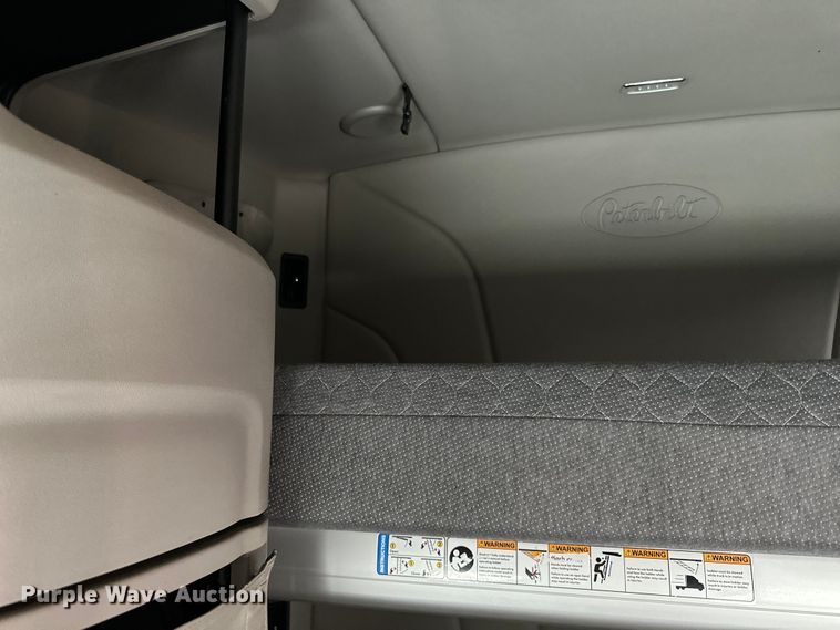 image for item NN9476 2019 Peterbilt  579 semi truck