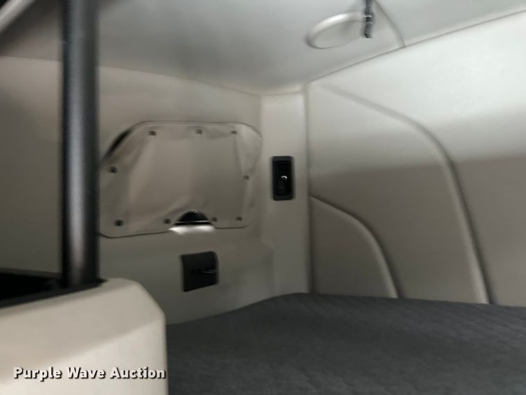 image for item NN9476 2019 Peterbilt  579 semi truck