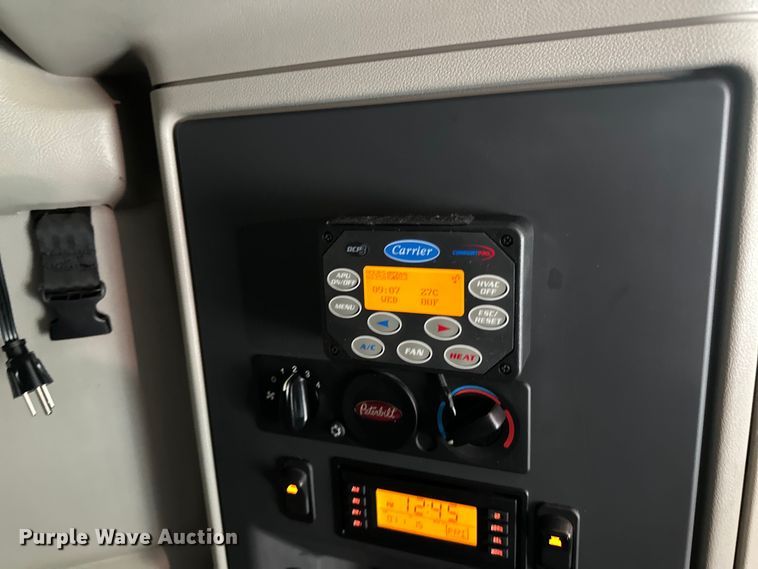 image for item NN9476 2019 Peterbilt  579 semi truck