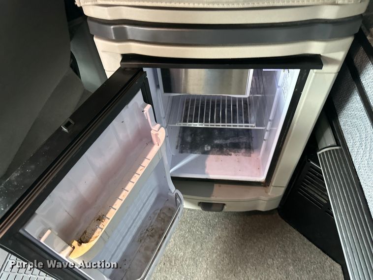 image for item NN9476 2019 Peterbilt  579 semi truck